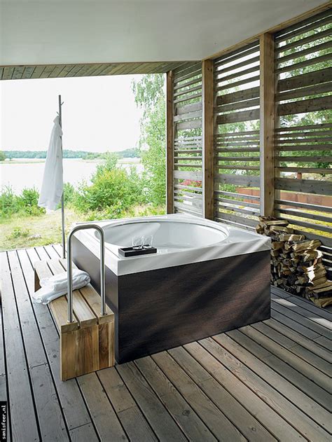 jacussi|jacuzzi innendørs.